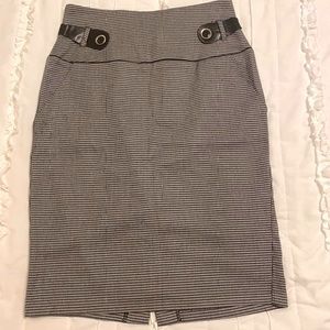 Houndstooth skirt